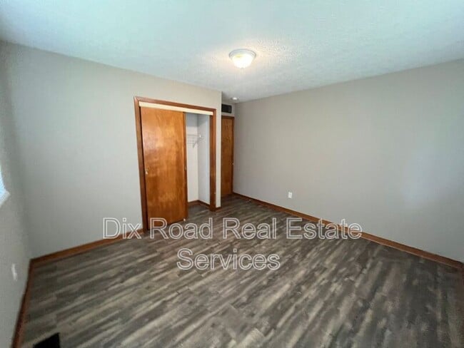 Building Photo - 440 W Wenger Rd