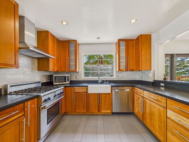 Building Photo - Beautiful serene and private Belmont home
