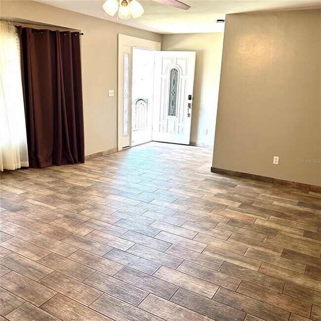Building Photo - 2152 Greenbriar Blvd