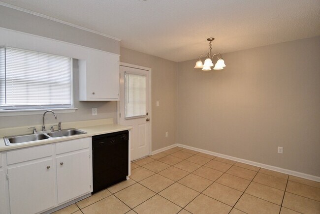 Building Photo - 2 Bed/1.5 Bath North Augusta Townhome