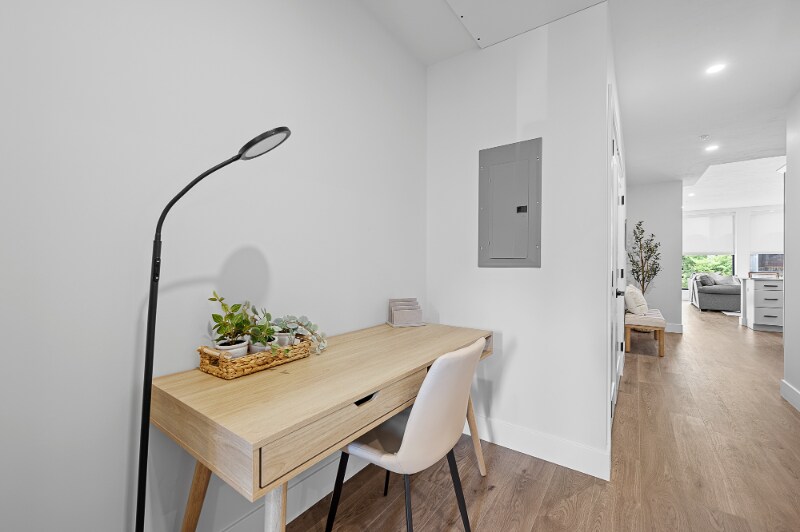 Building Photo - 416 Main St