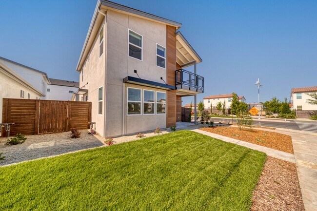 Building Photo - 2221 Tapia Wy