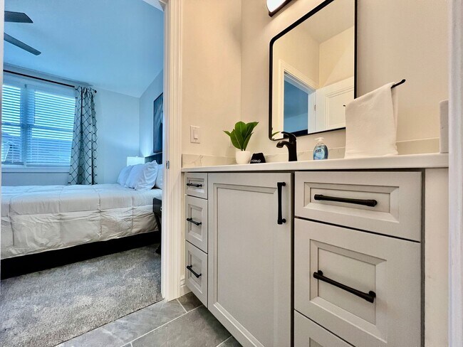 Building Photo - NEW, big, beautiful, Executive Home Libert...
