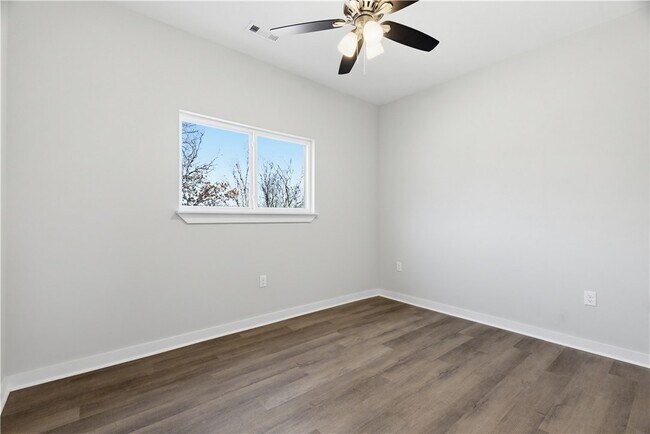 Building Photo - 20 Bobwith Ln