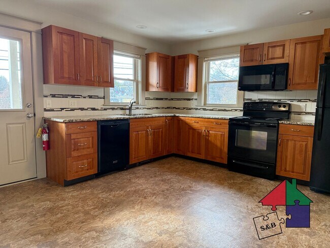 Building Photo - 14 Ayers St