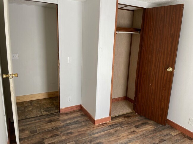 Building Photo - 3 bed, 2 bath, mobile home $800 month, $80...