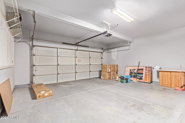 Building Photo - 1413 W Coral Reef Dr