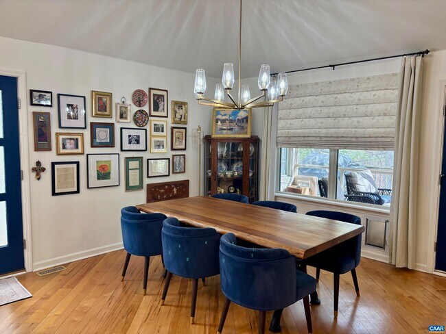 Building Photo - 292 Blackthorn Ln