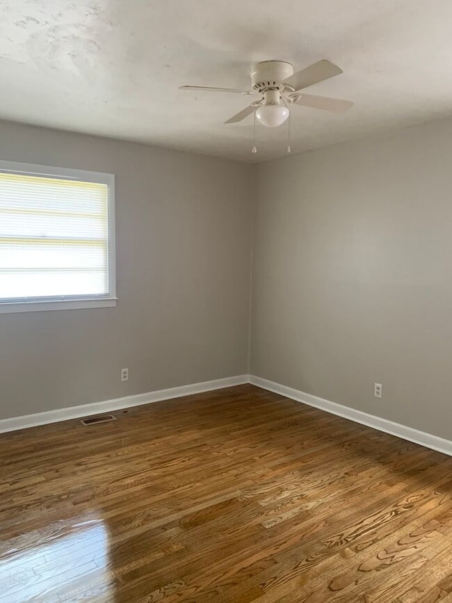 Building Photo - 2-Bedroom, 1-Bath House