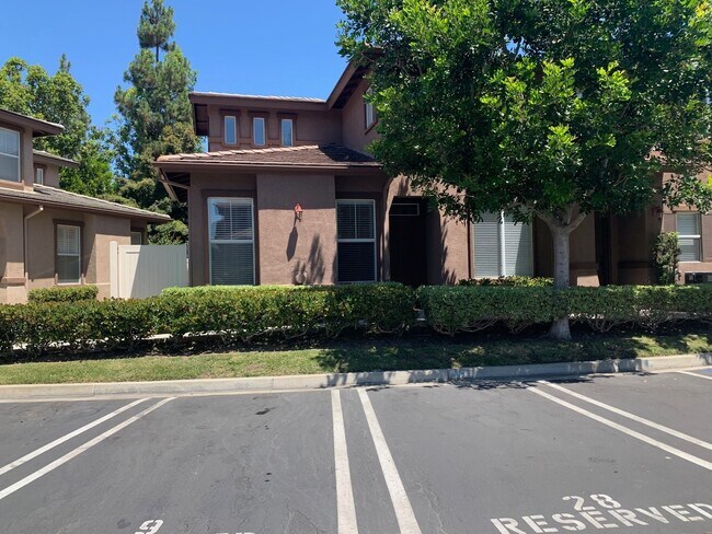 Building Photo - Beautiful Townhouse in Aliso Viejo