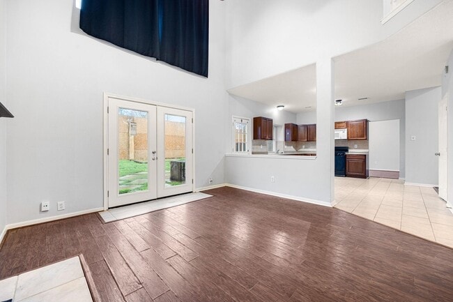 Building Photo - 15614 Hatfield Hollow Dr