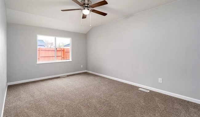 Building Photo - Beautifully Remodeled 2 Bed 1 Bathroom Home!