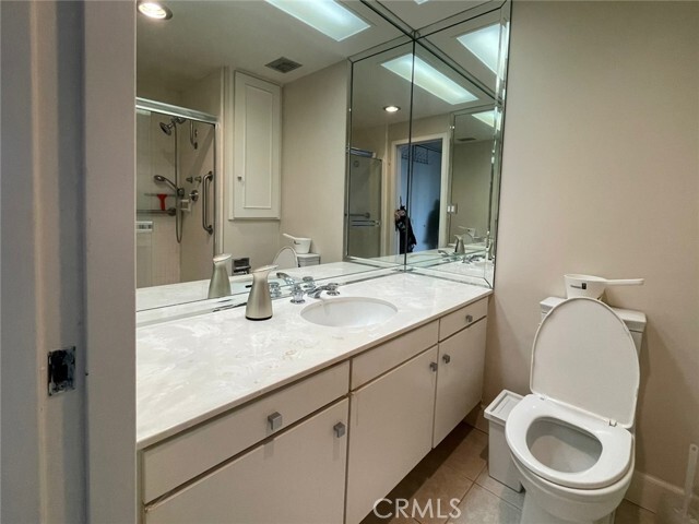 Building Photo - 2220 Ave of the Stars