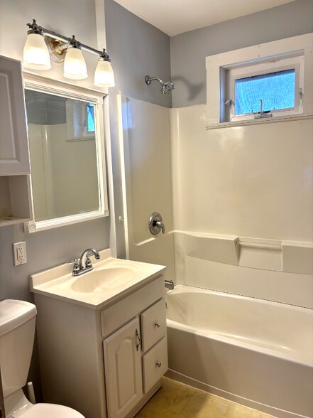 Building Photo - 80 Sanborn Ave