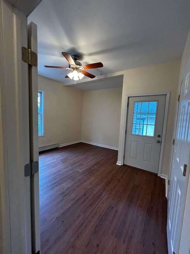 Building Photo - 1326 E Gibson St