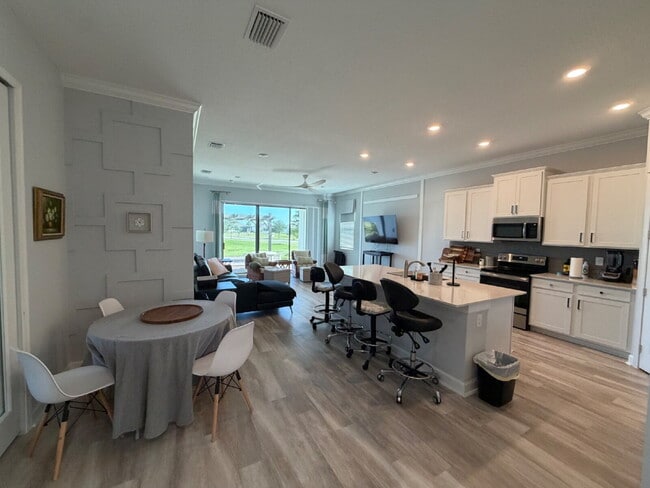 Building Photo - Gated 55+ community with lots of HOA amenities!
