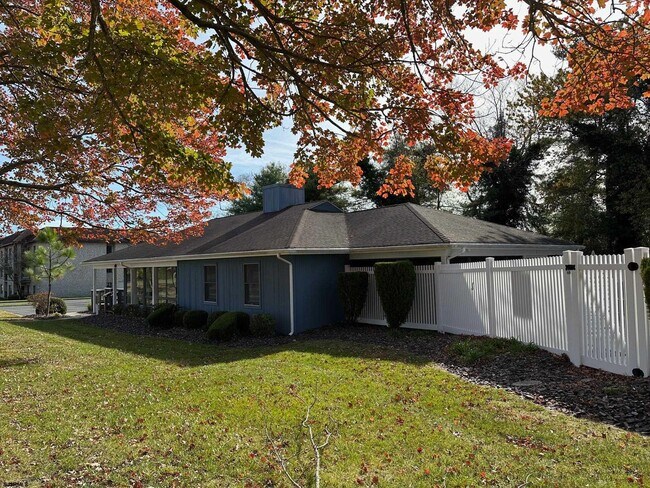 Building Photo - 1108 Dolphin Ave