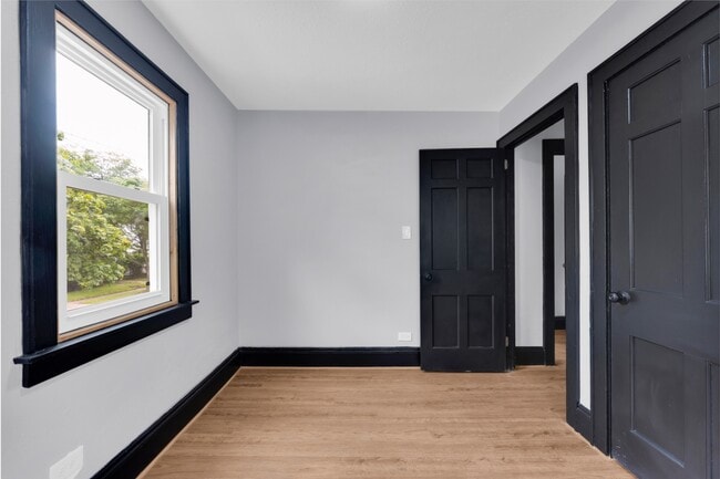 Building Photo - 3186 E 137th St