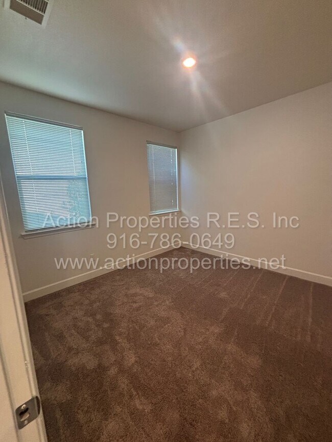 Building Photo - 1611 Lion St
