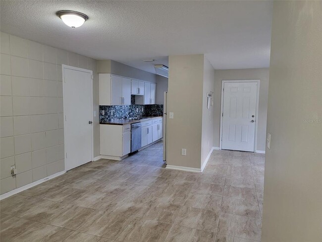 Building Photo - 2608 E 9th Ave