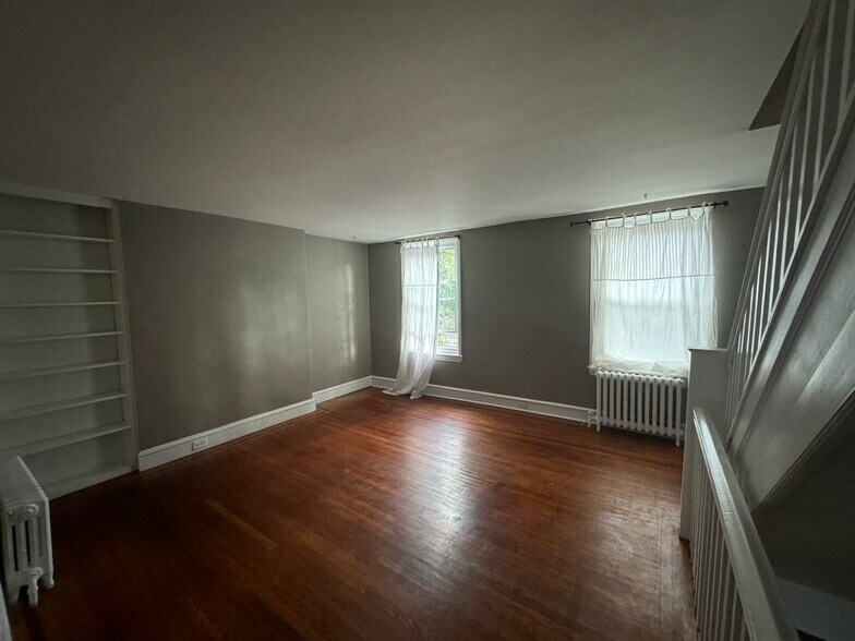 Hardwood Floors with Inlay - 2021 W Girard Ave