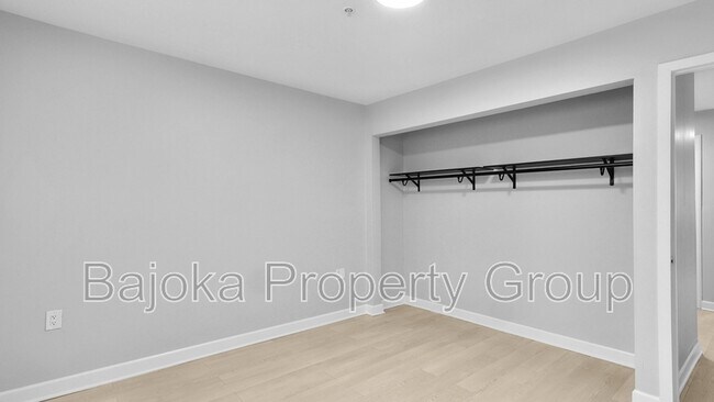 Building Photo - 4434 Trumbull St