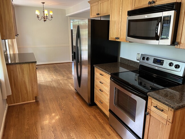 Building Photo - 619 Crieve Rd