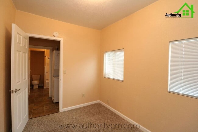 Building Photo - 1201 Willis St