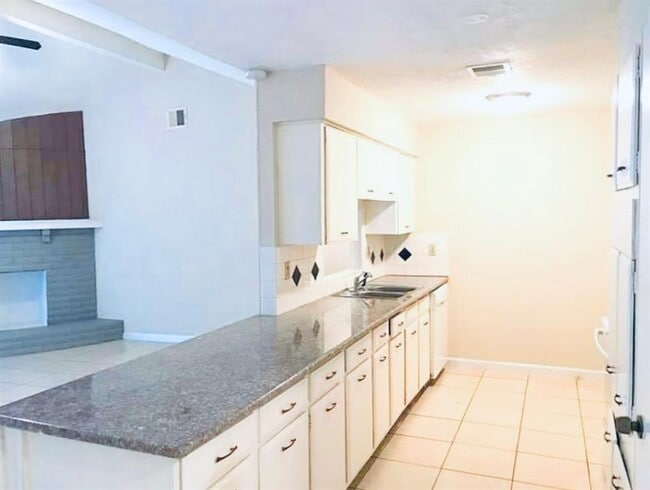 Building Photo - 11427 Newbrook Dr