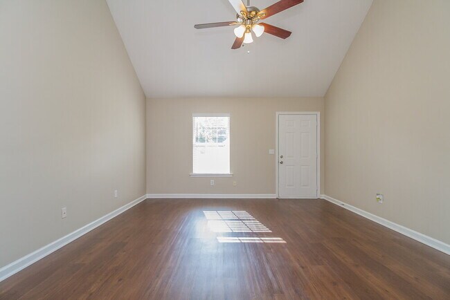 Building Photo - 2244 Rosecran Cir