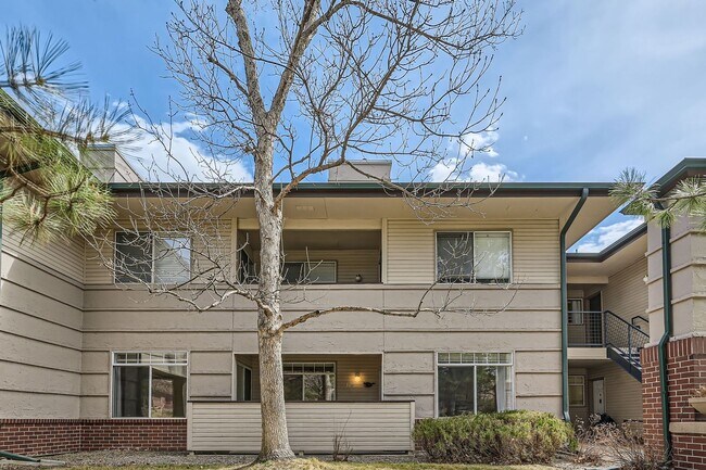 Building Photo - 2 Bed, 2 bath in Quiet Community. New HVAC, New Flooring. Community pool and clubhouse access inc...