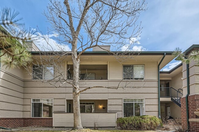 Building Photo - 2 Bed, 2 bath in Quiet Community. New HVAC, New Flooring. Community pool and clubhouse access. MO...