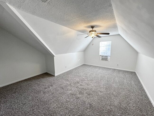 Building Photo - 11230 Cashmere Wood Dr