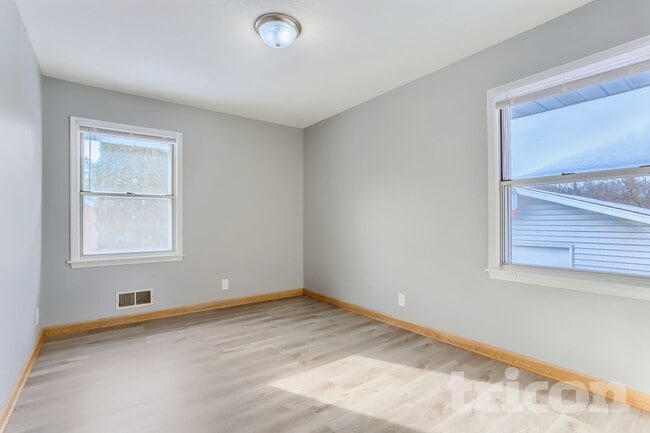 Building Photo - 4400 W 111th St