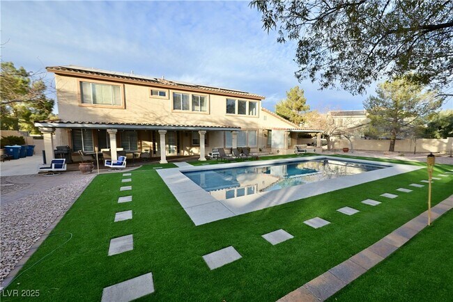 Primary Photo - 385 Glenridding St