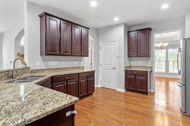 Building Photo - 1121 Survada Ln