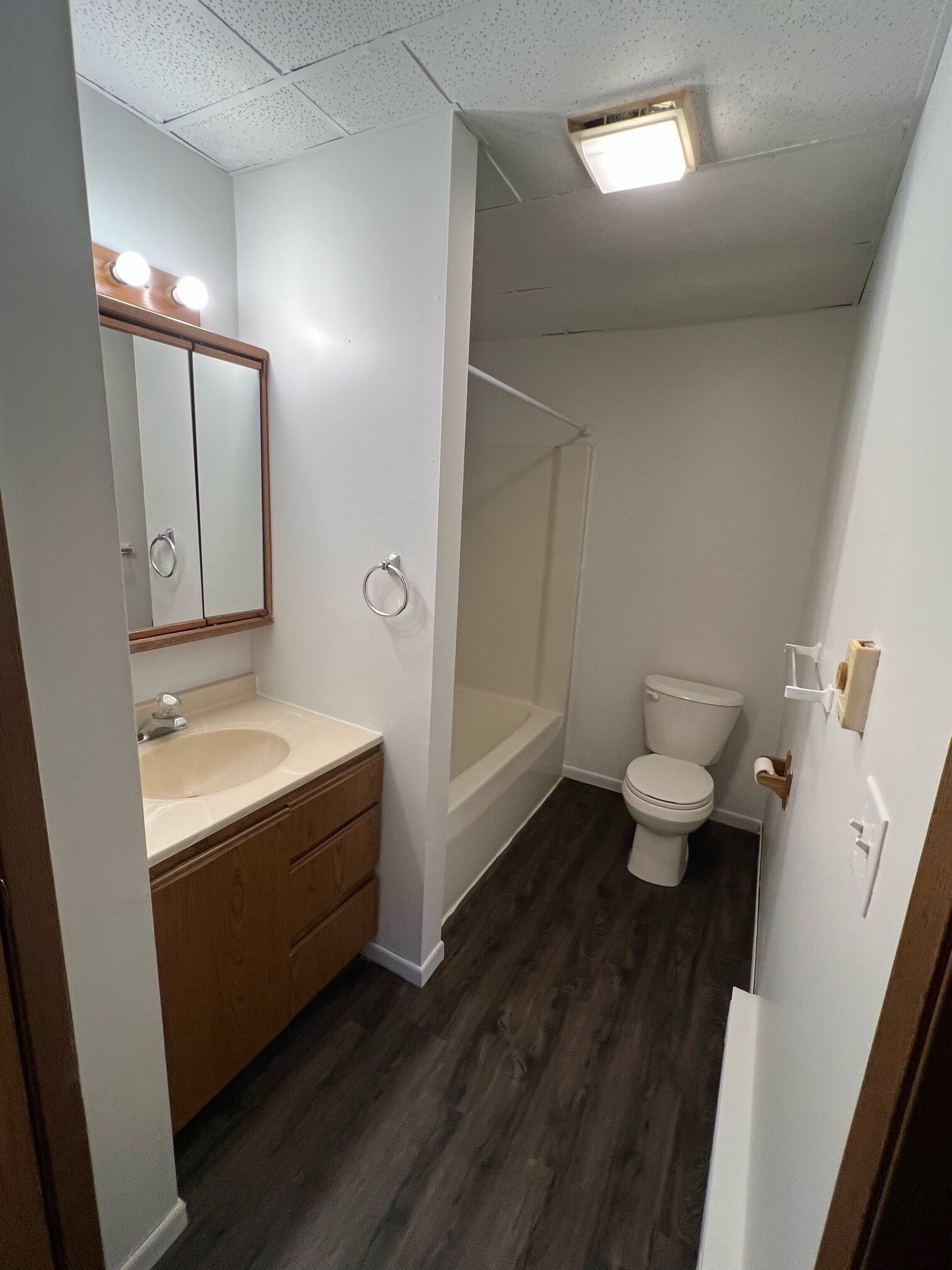 Building Photo - 109 E Main St