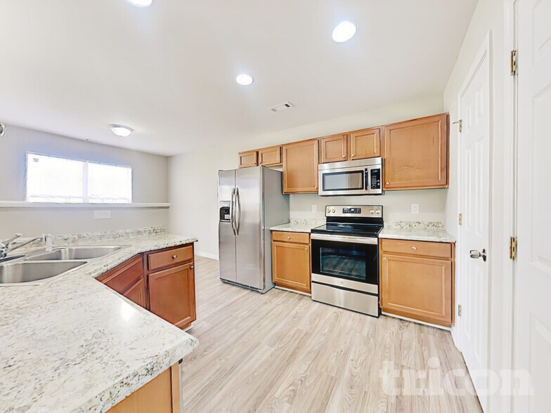 Building Photo - 2114 Lexington Ave