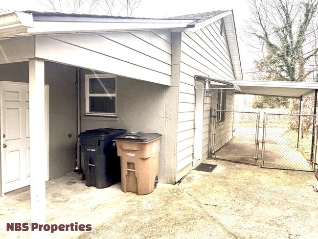 Building Photo - 2212 Harvey St