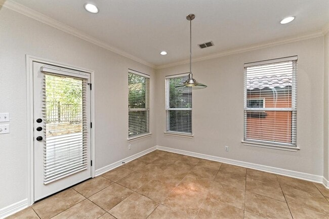 Building Photo - 12124 Terraza Cir