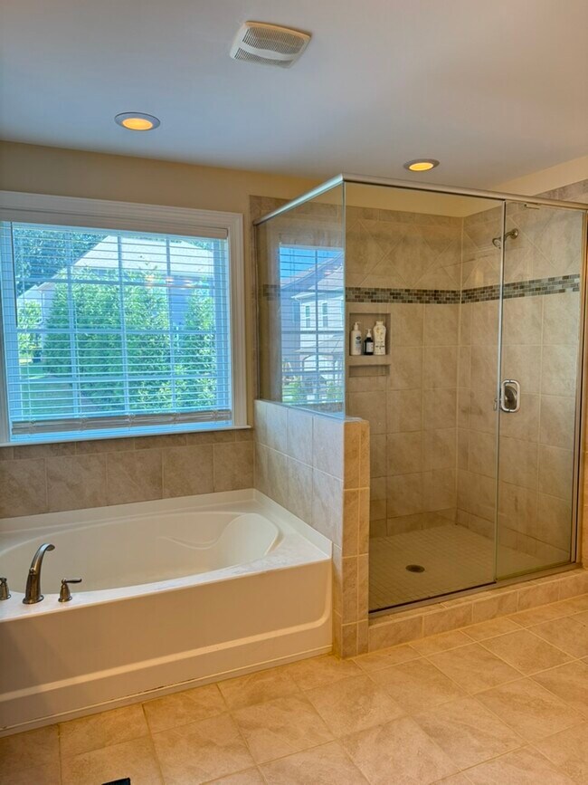 Building Photo - 11215 Streamwood Ln NW