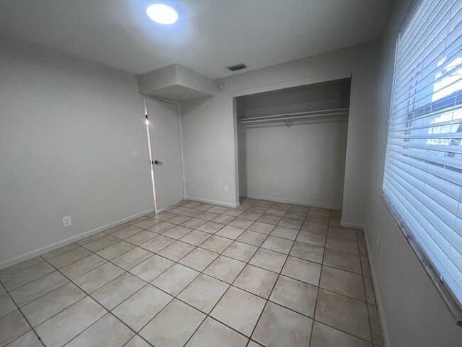 Building Photo - 7108-7108 S Kissimmee St