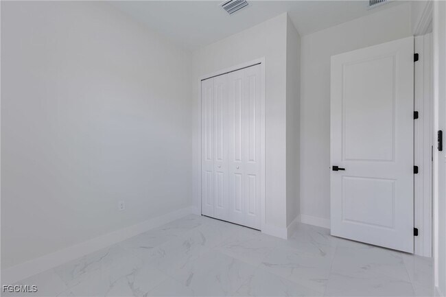 Building Photo - 2253 10th Terrace