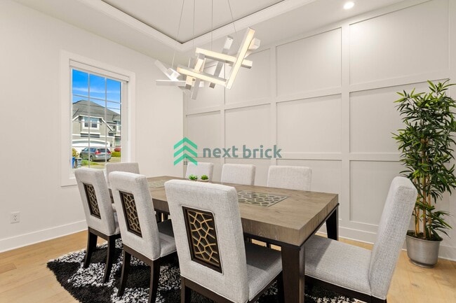 Building Photo - Luxury Meets Innovation | Stunning 5Bed, 5...