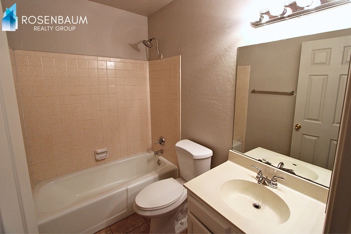 Building Photo - 4704 E Caballero St