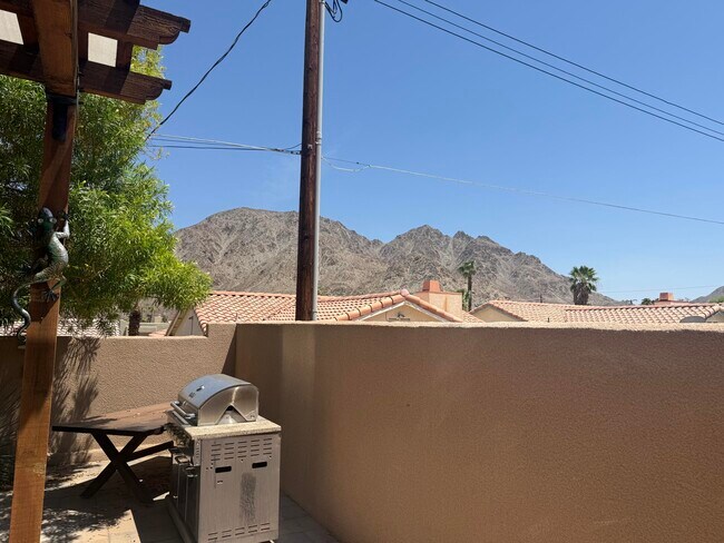 Building Photo - 54610 Avenida Alvarado