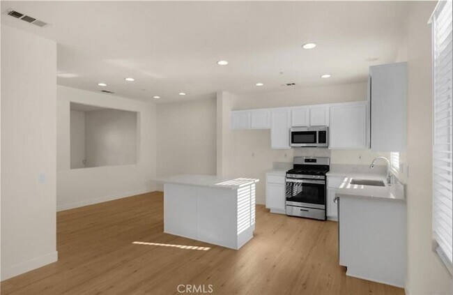 Building Photo - 123 S Orange Ave