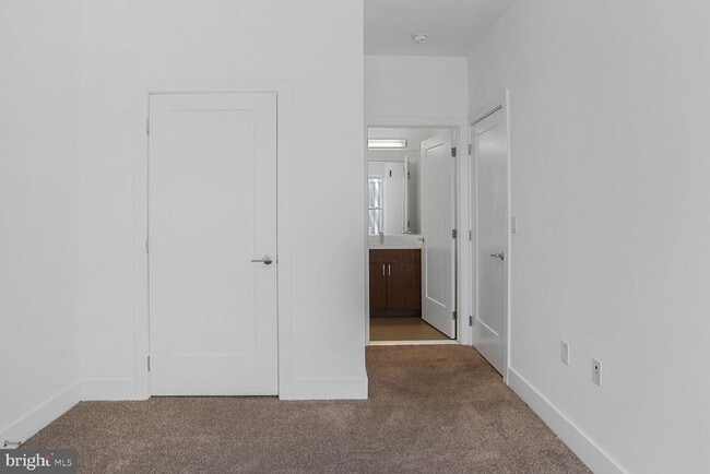 Building Photo - 1111 Orren St NE