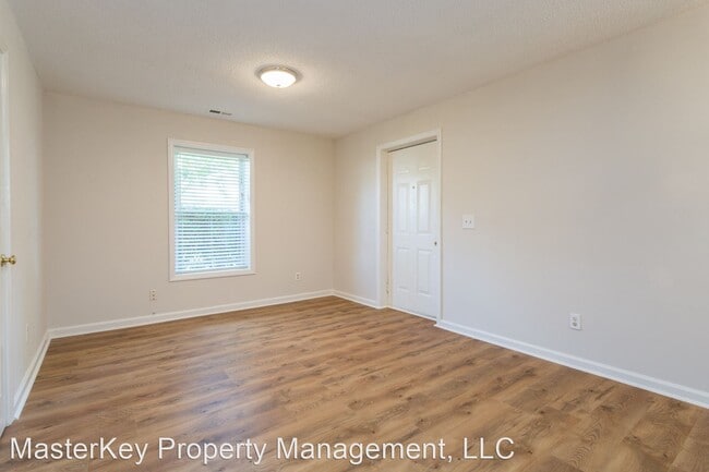 Building Photo - 3 br, 1 bath House - 211 Golf Course Drive