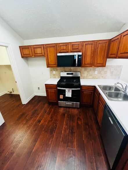 Building Photo - 8811 Cold Lake Dr